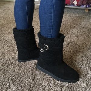 Black guess boots